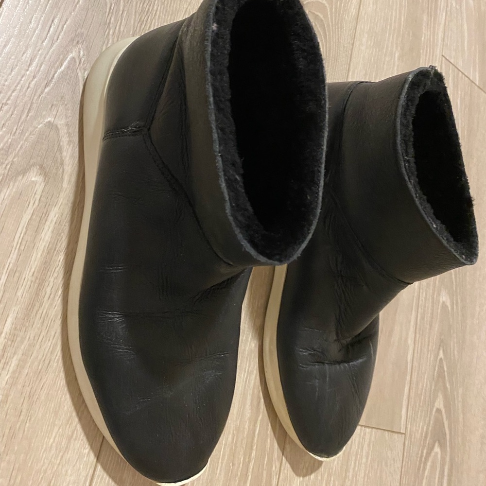 Vince boots,size 9 - Picture 2 of 3